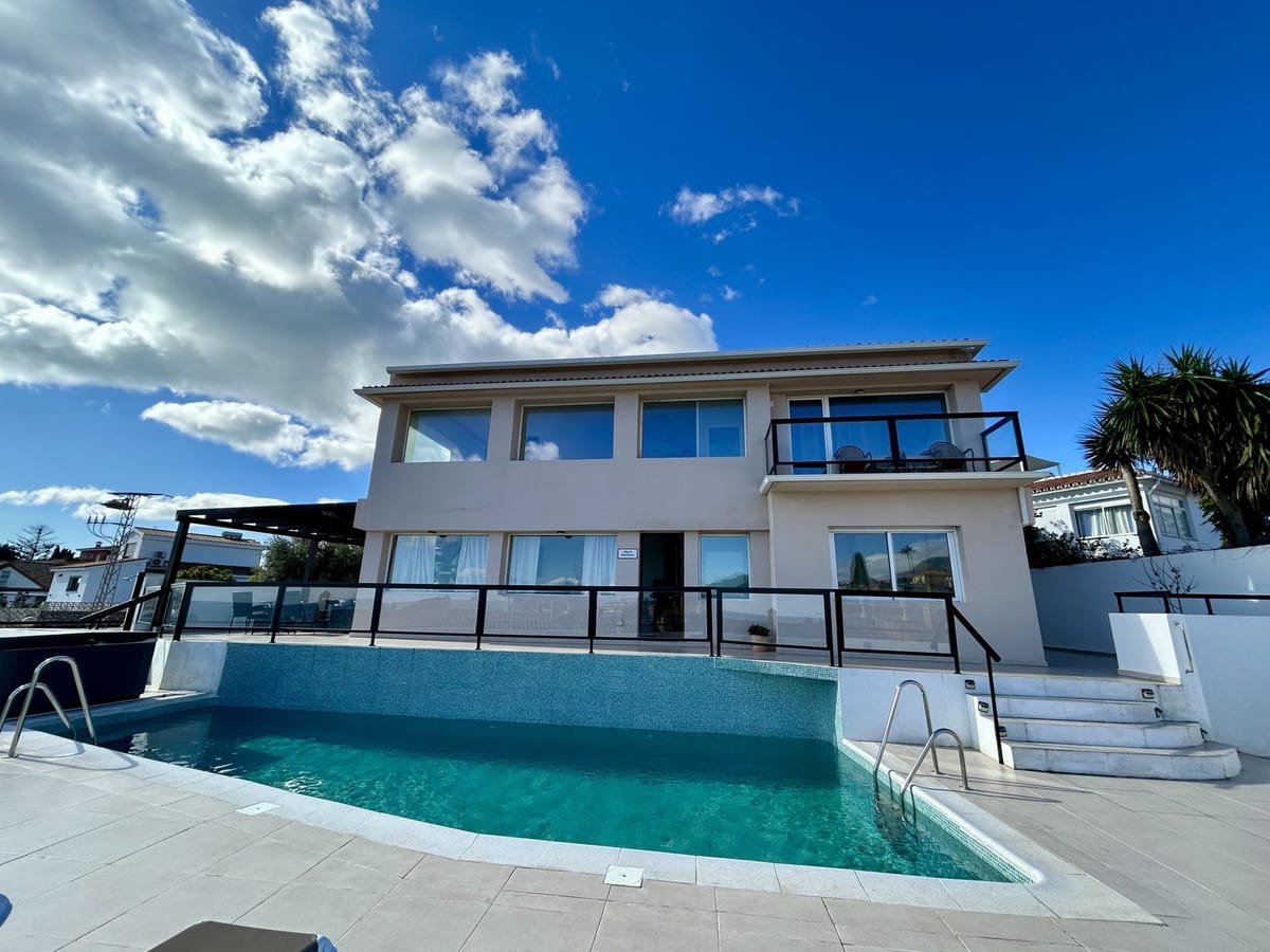 6 bedroom Villa For Sale