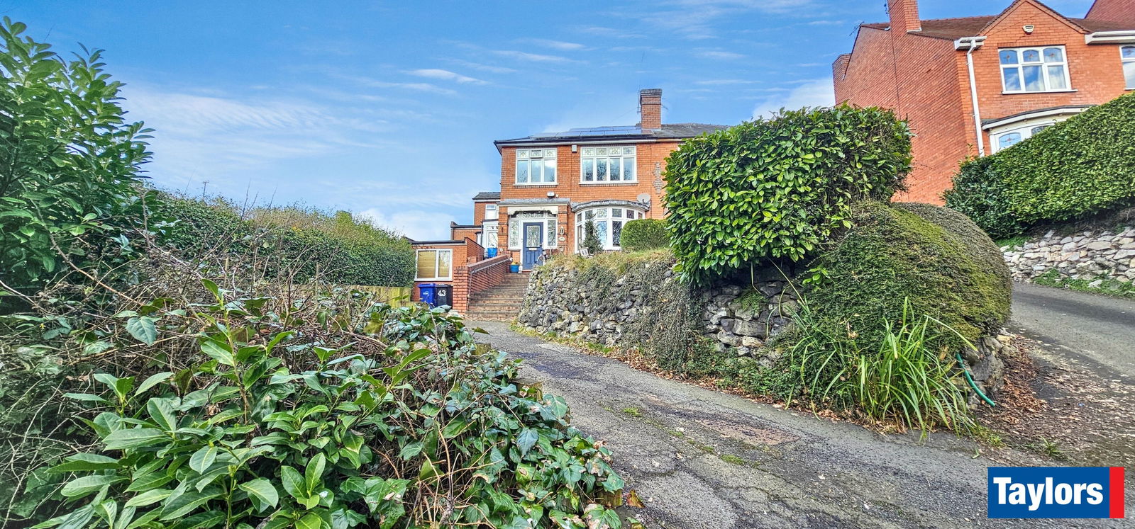 4 bedroom Semi-detached house Under Offer