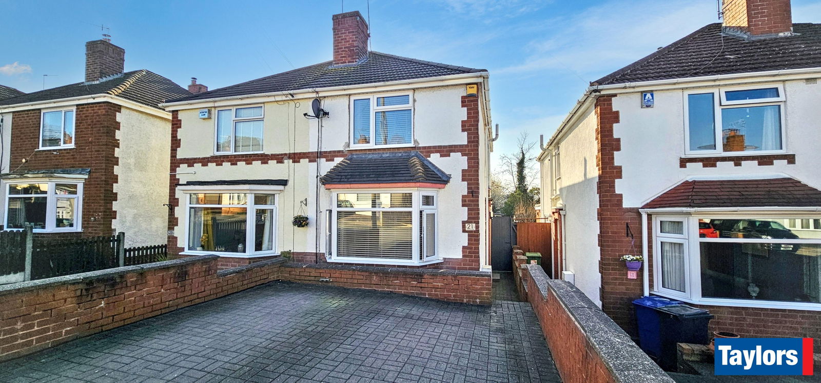 2 bedroom Semi-detached house Under Offer