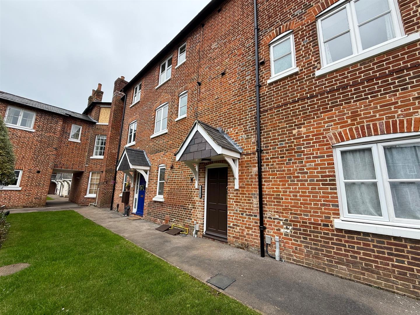 1 bedroom Flat To Let