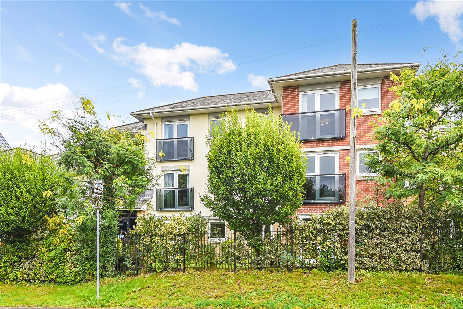 1 bedroom Apartment For Sale