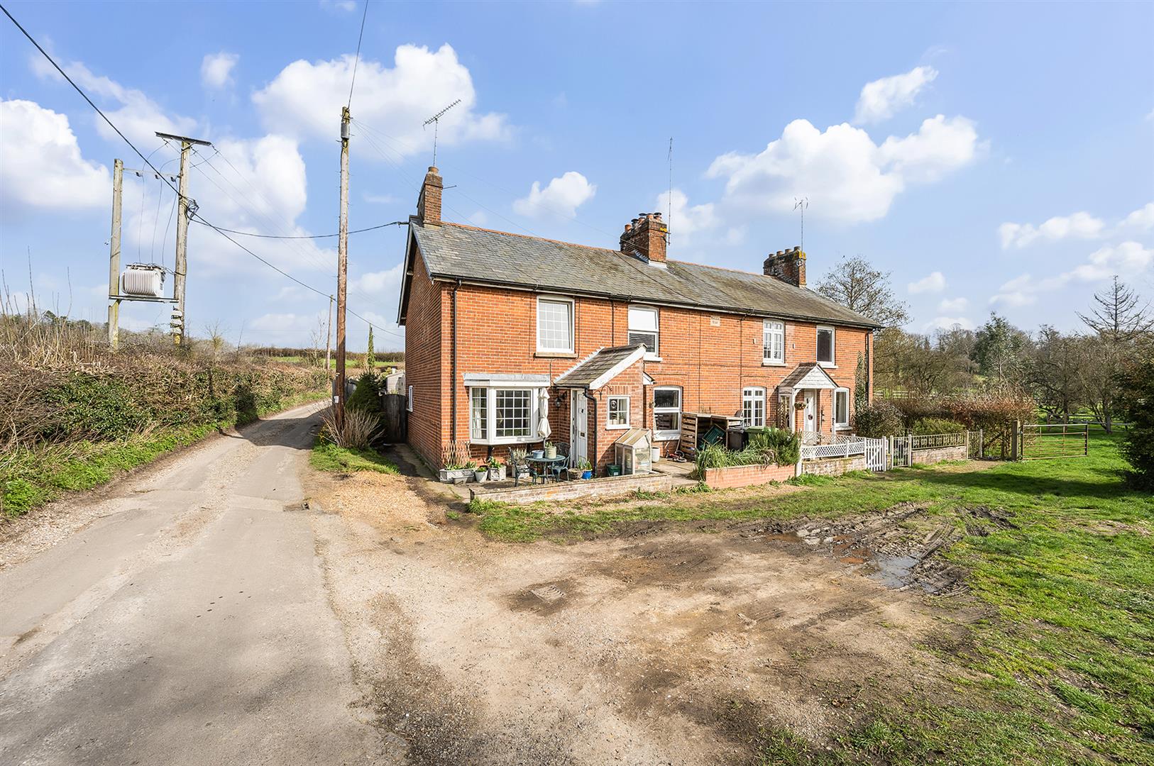 2 bedroom End of terrace house For Sale