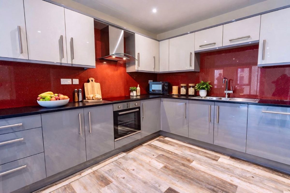 3 bedroom Apartment To Let