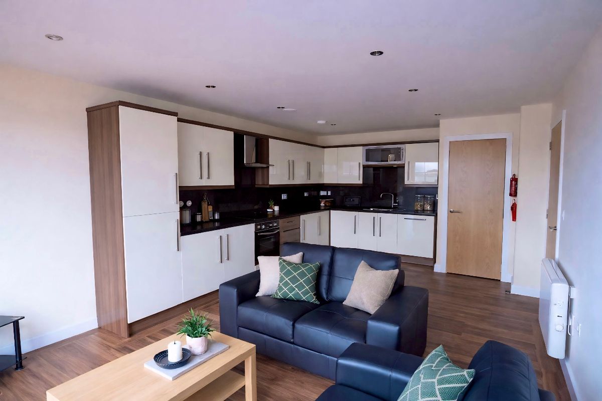 4 bedroom Apartment To Let