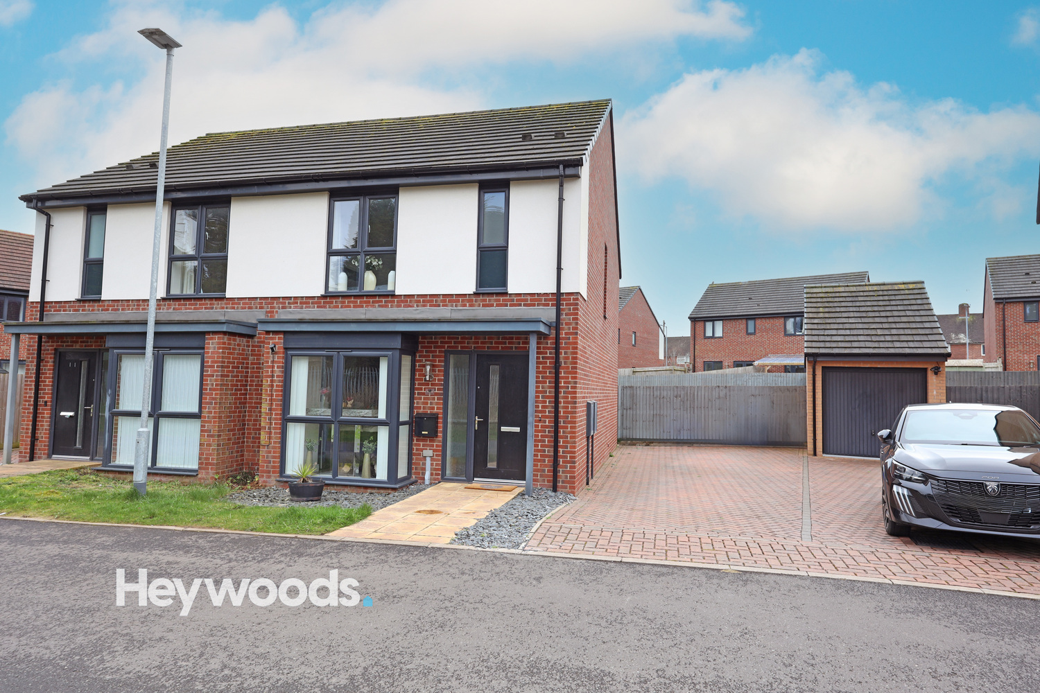 3 bedroom Semi-detached house For Sale