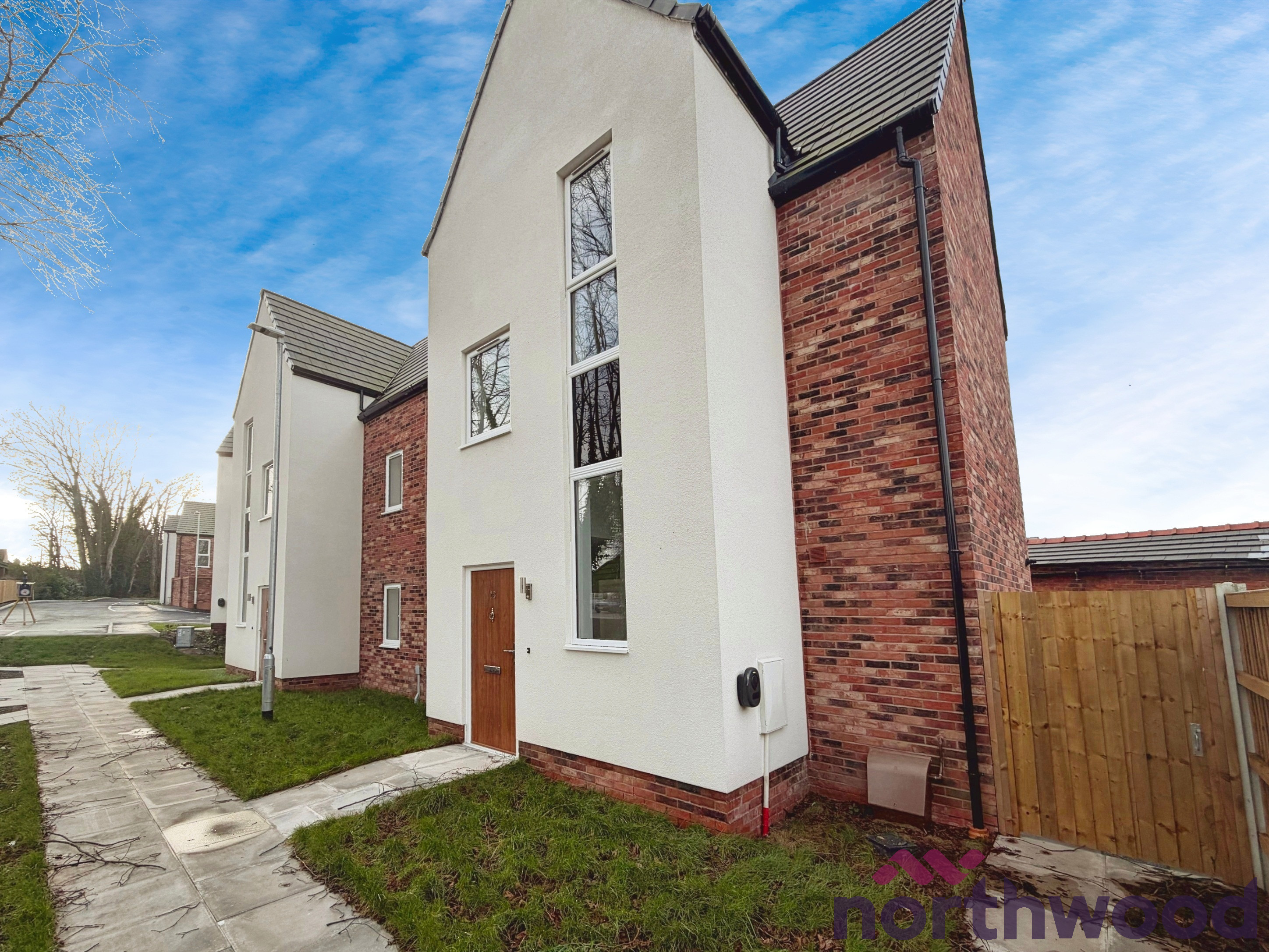 3 bedroom Semi-detached house To Let