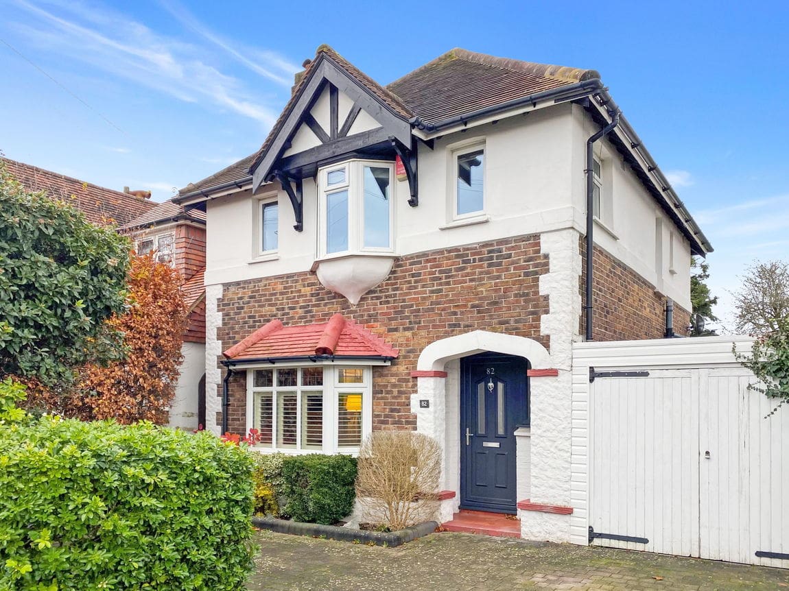 3 bedroom Detached house Under Offer