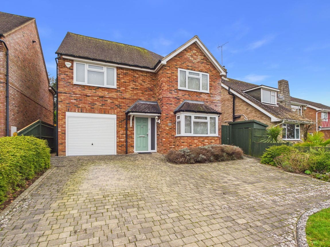 4 bedroom Detached house Under Offer