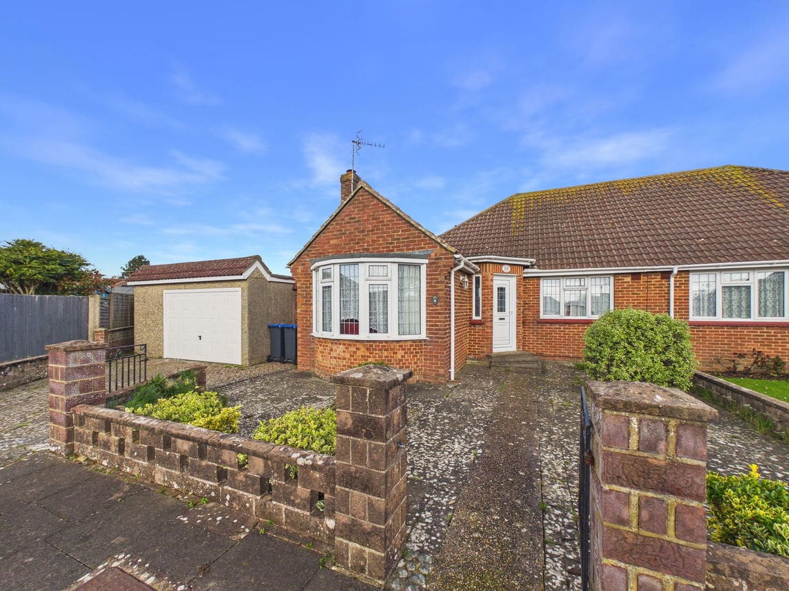 3 bedroom Semi-detached bungalow For Sale