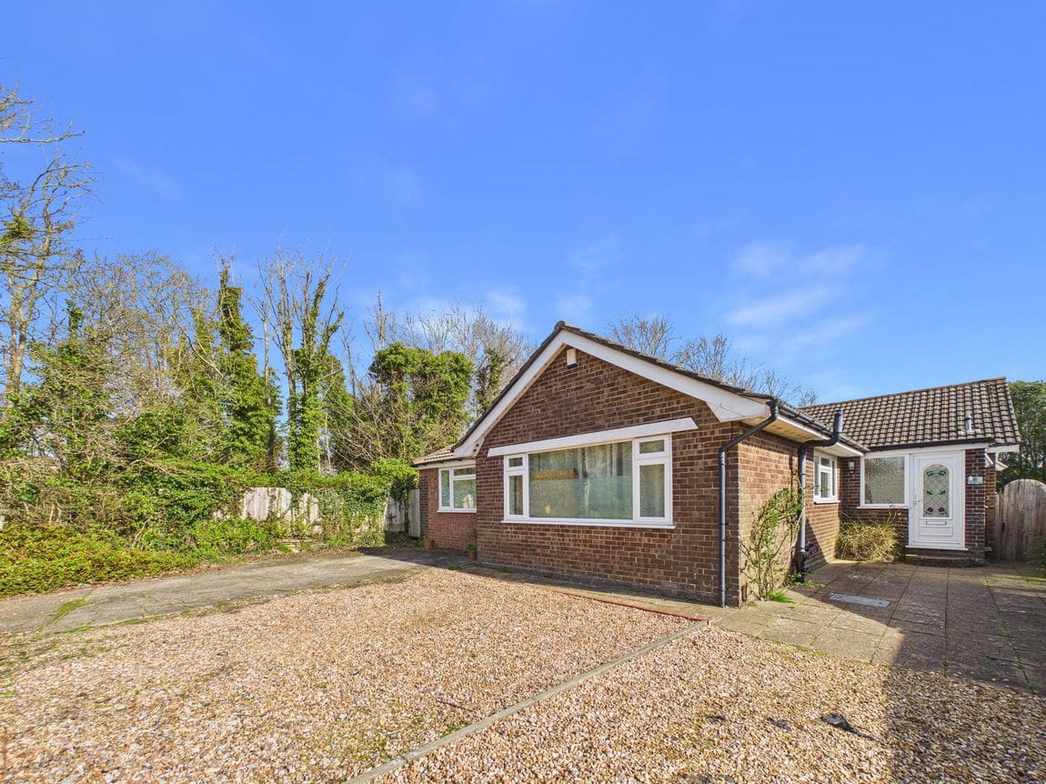 7 bedroom Bungalow For Sale