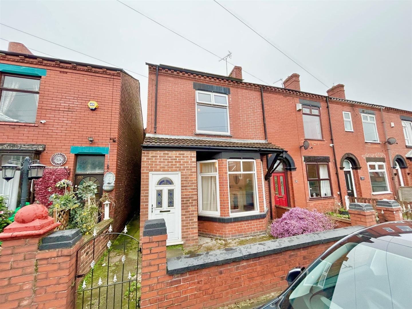3 bedroom End of terrace house Under Offer