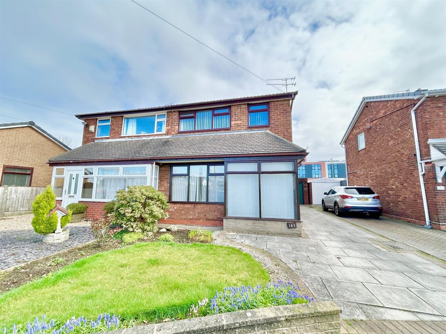 3 bedroom Semi-detached house For Sale