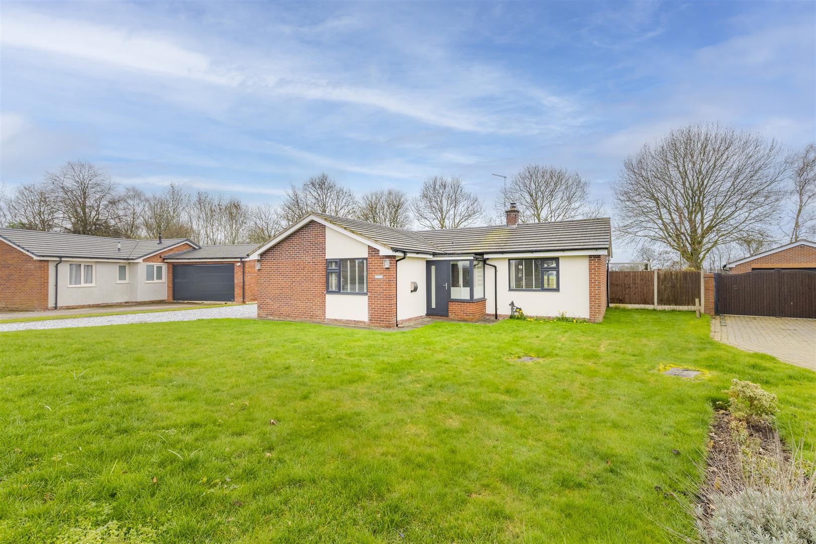 3 bedroom Detached bungalow For Sale