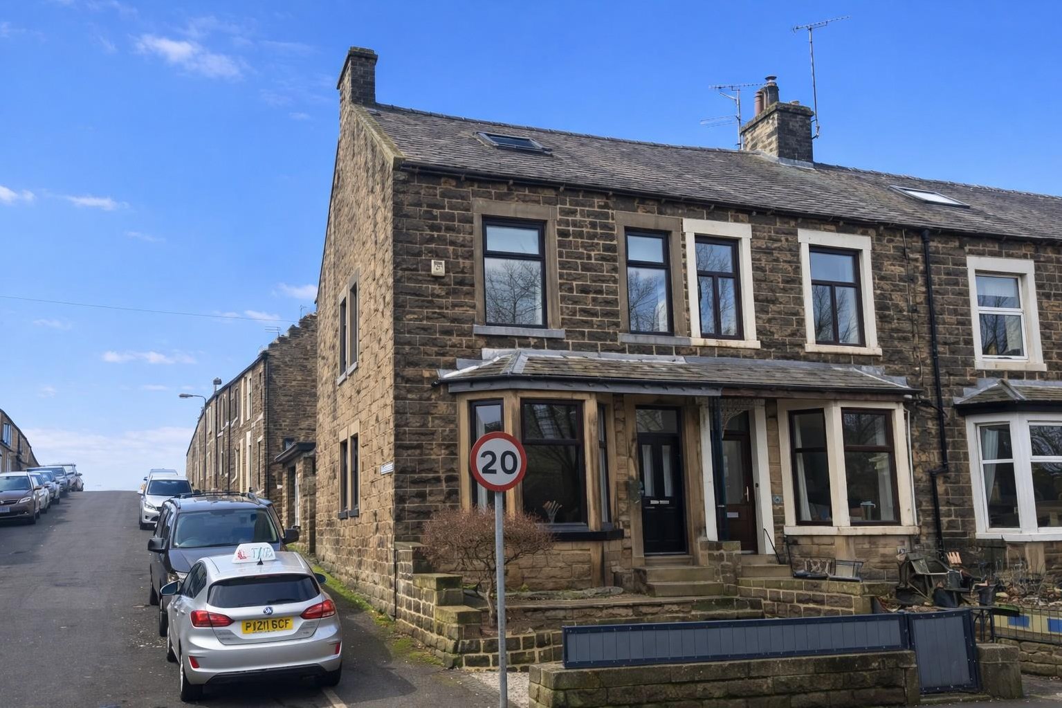 3 bedroom Terraced House For Sale