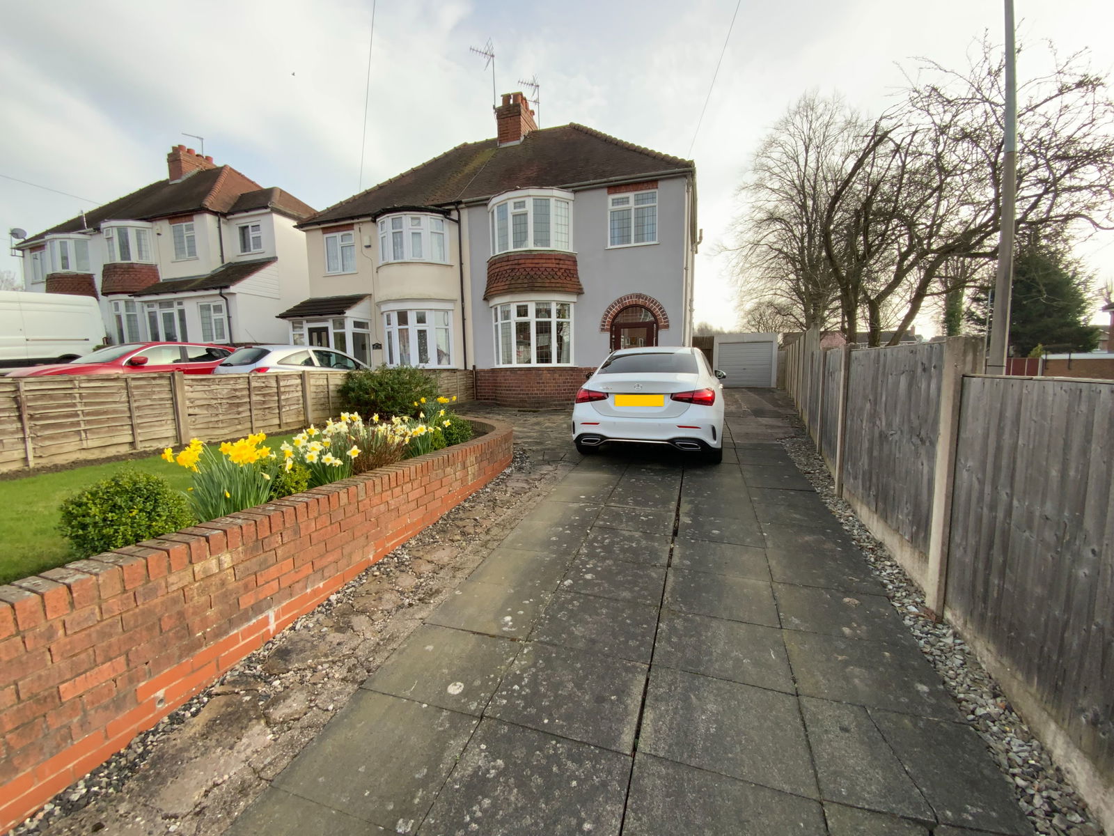 3 bedroom Semi-detached house Under Offer
