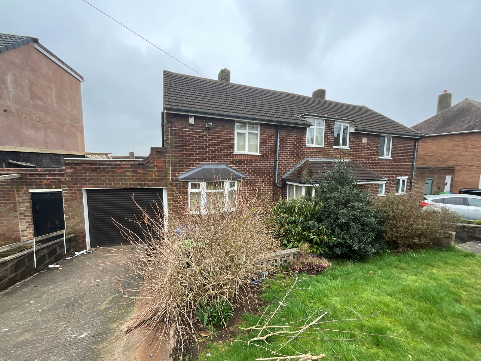3 bedroom Semi-detached house Under Offer