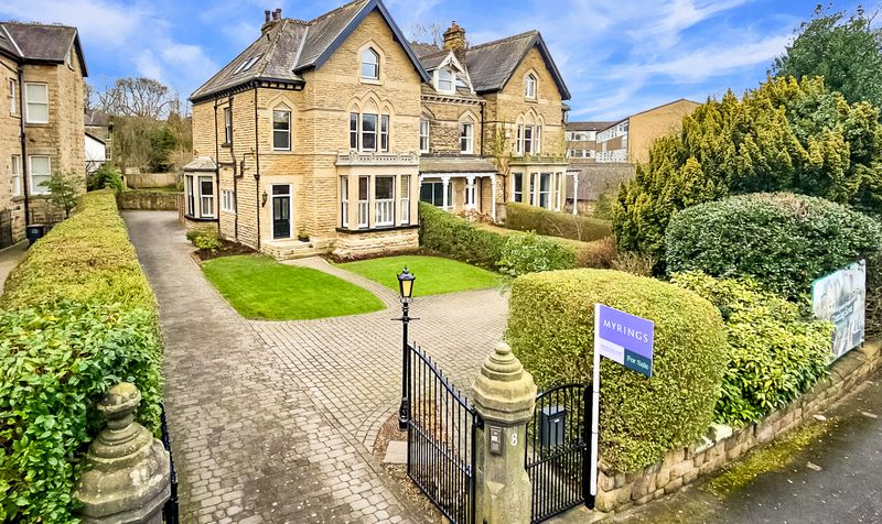 6 bedroom Town house For Sale