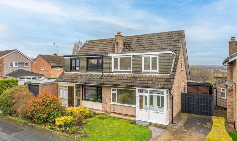 3 bedroom Semi-detached house Under Offer