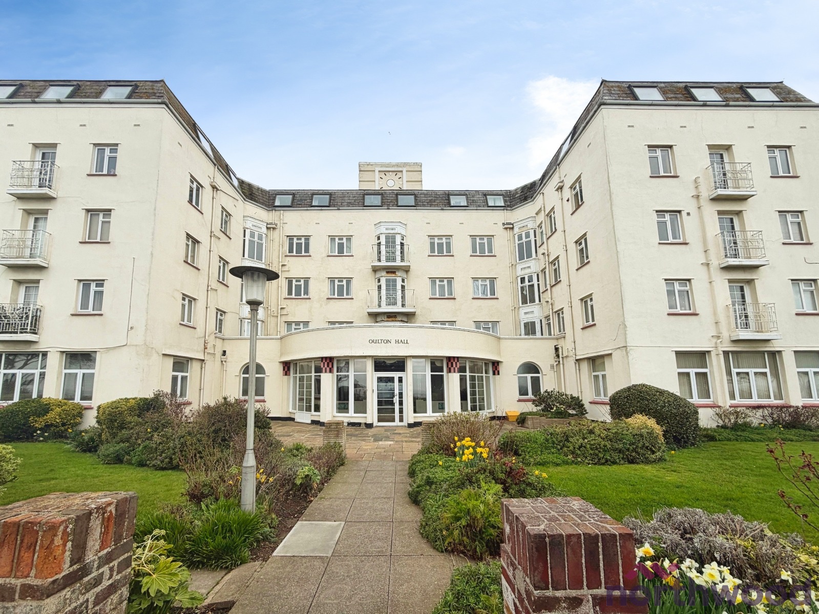 2 bedroom Flat To Let