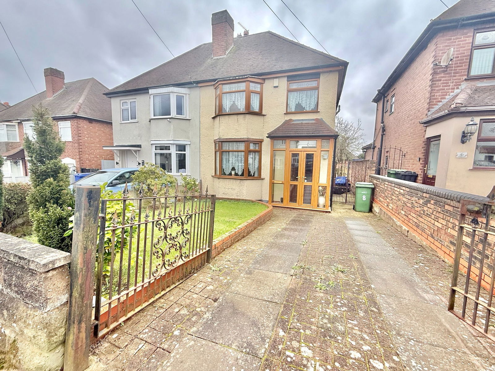 3 bedroom Semi-detached house For Sale