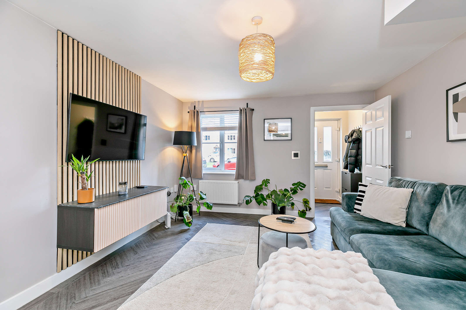 3 bedroom Semi-detached house Under Offer