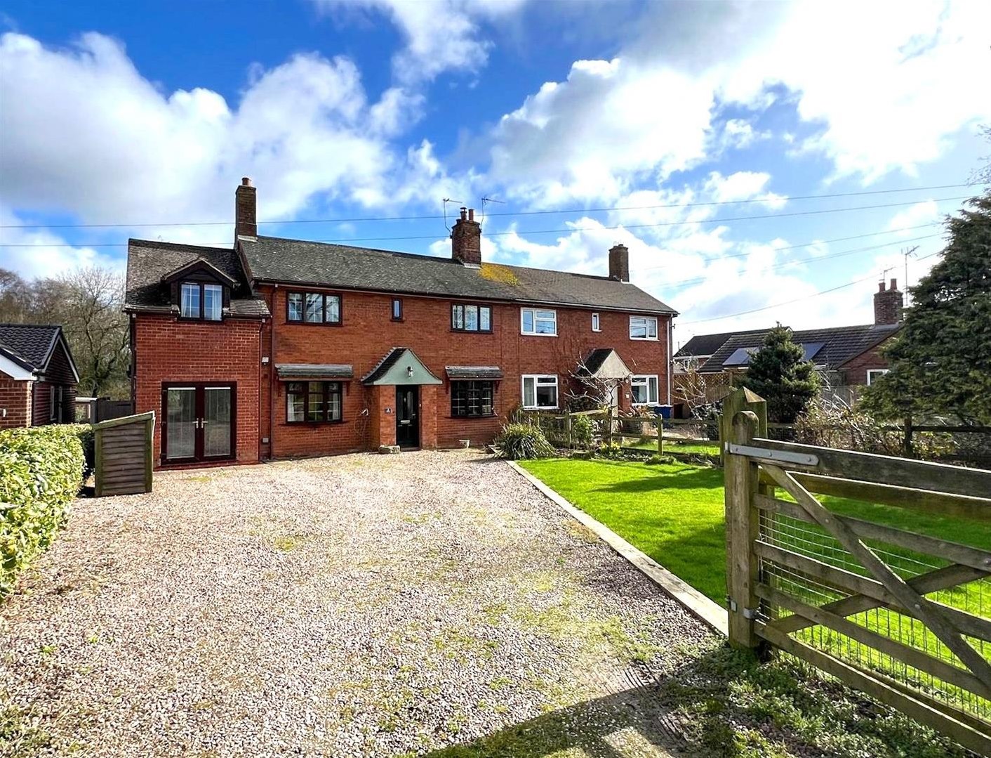 4 bedroom House (unspecified) Under Offer