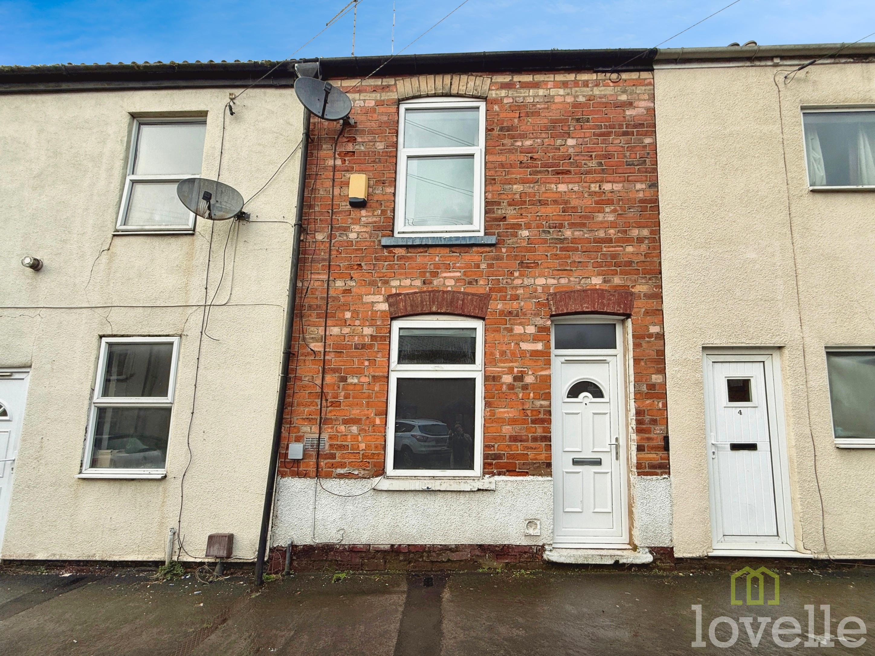 2 bedroom Terraced House To Let