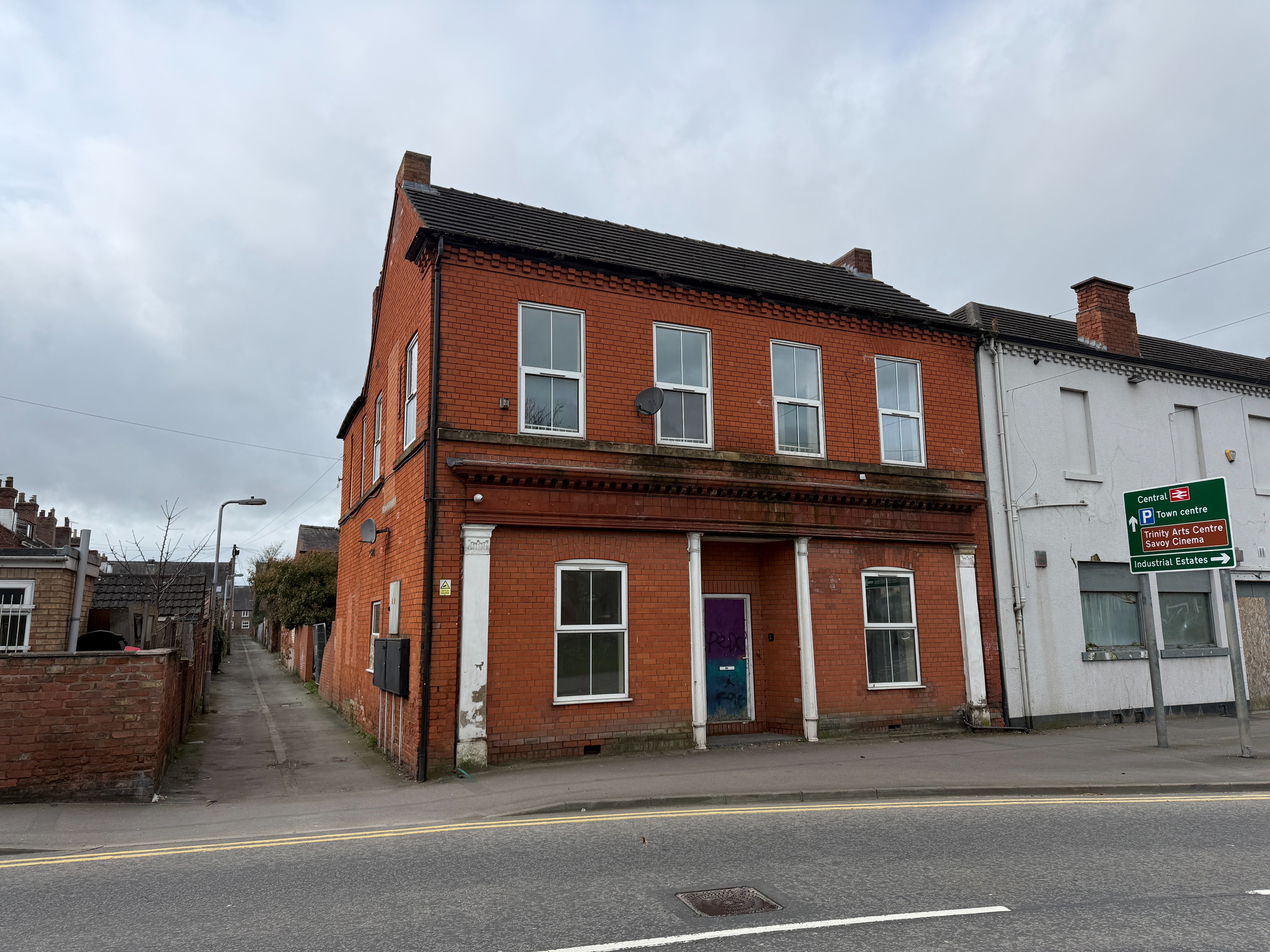 6 bedroom Detached house Under Offer