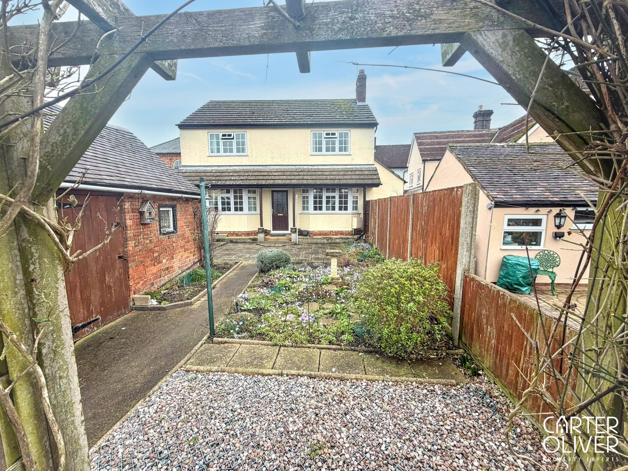 3 bedroom Link detached house Under Offer