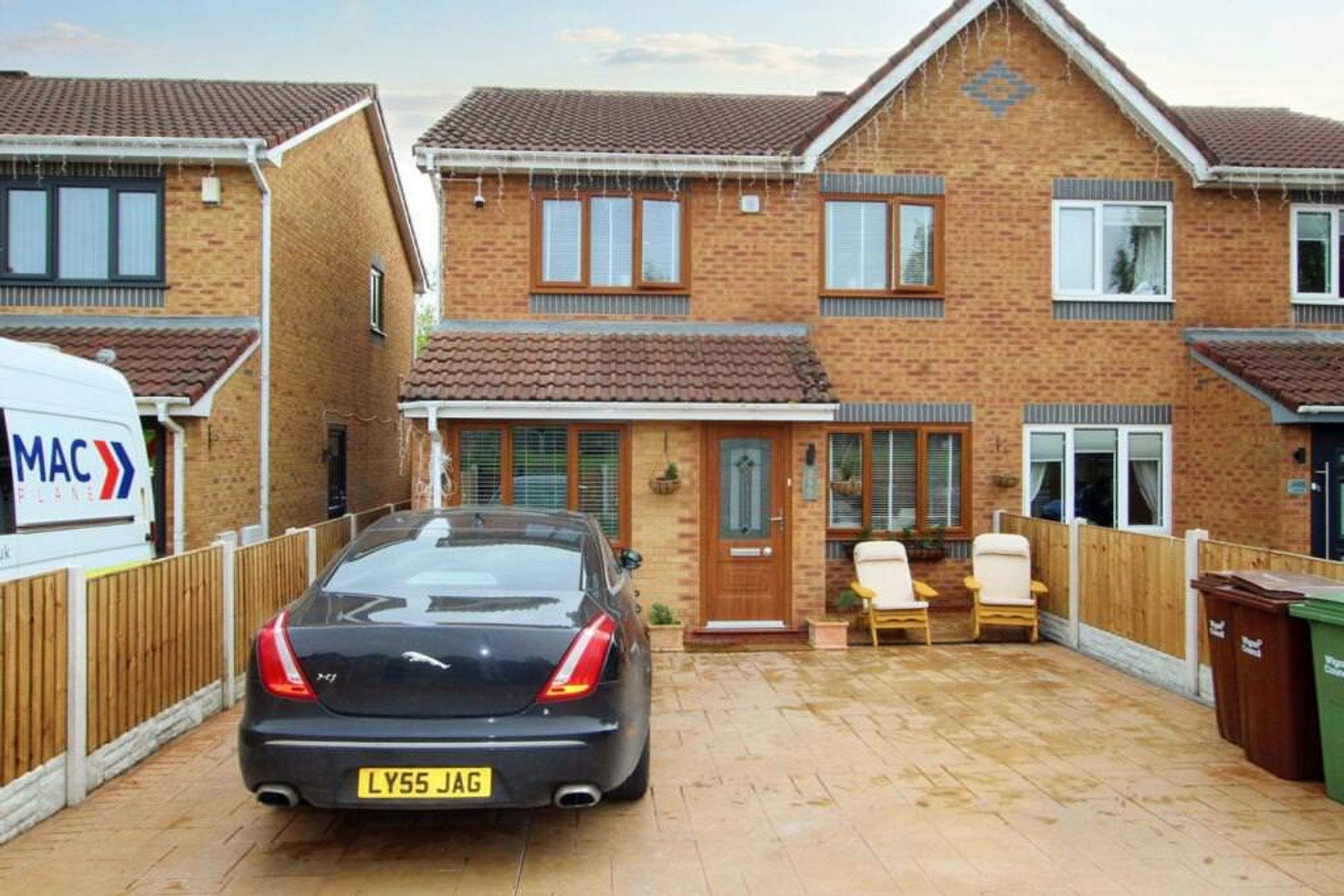 3 bedroom Semi-detached house For Sale