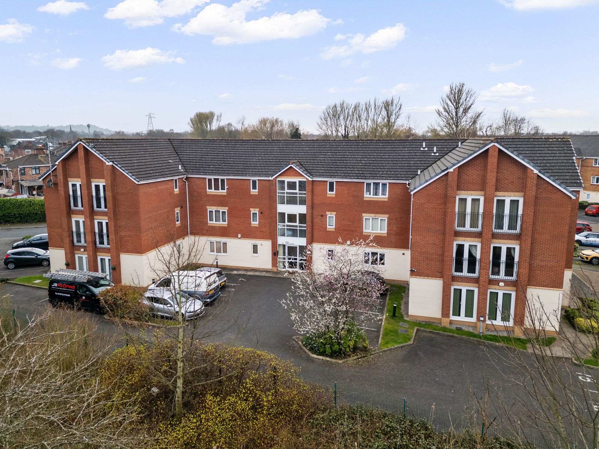 2 bedroom Flat For Sale
