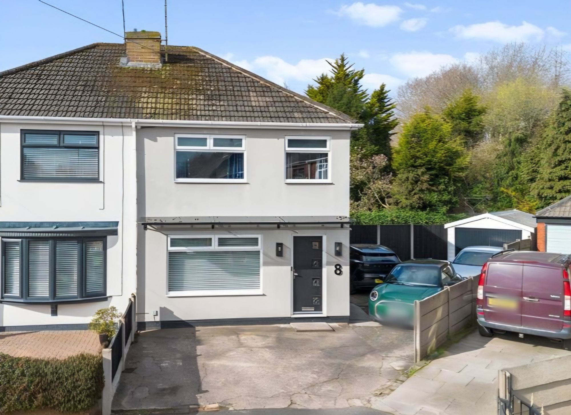3 bedroom Semi-detached house Under Offer