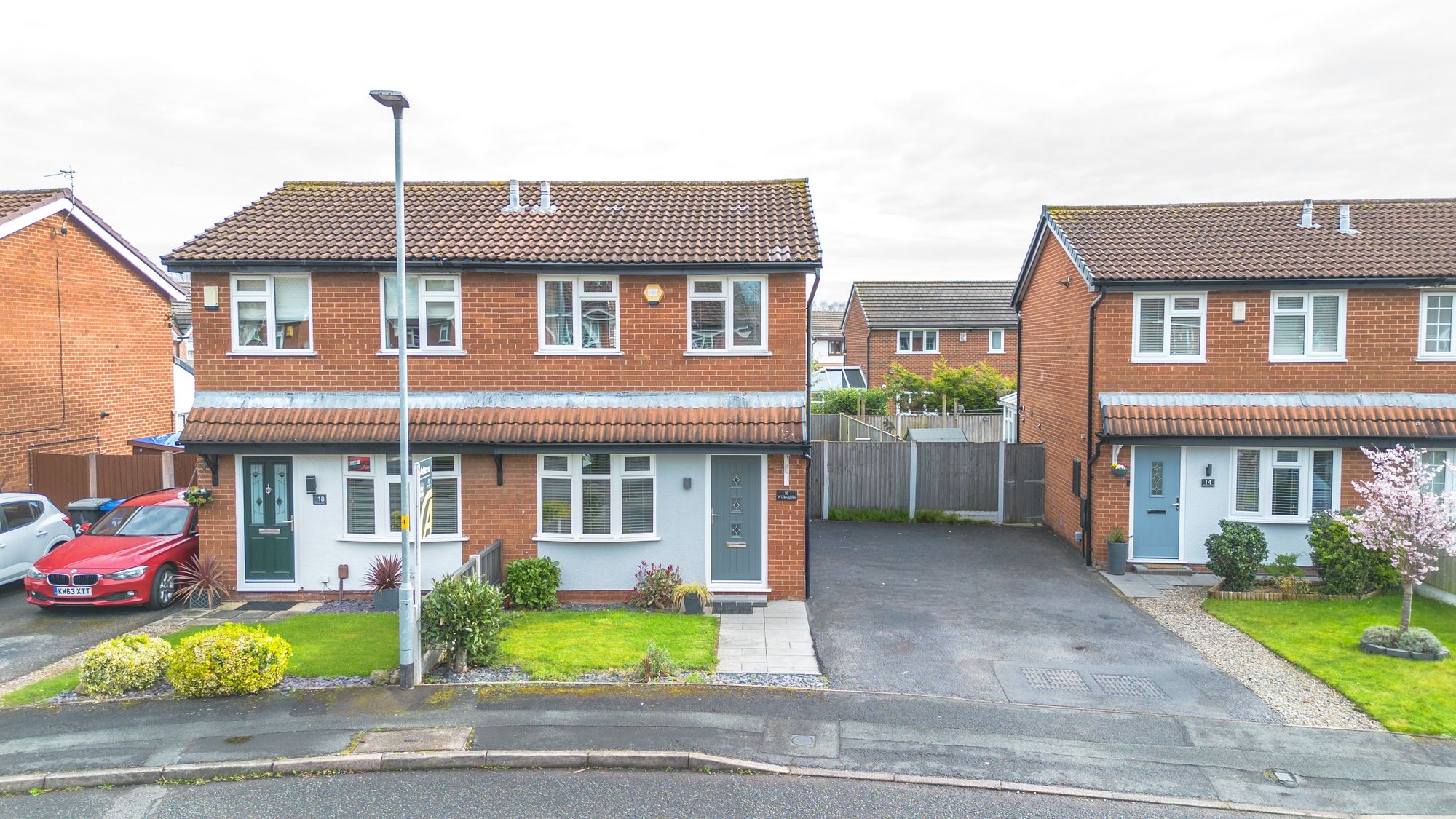 2 bedroom Semi-detached house Under Offer