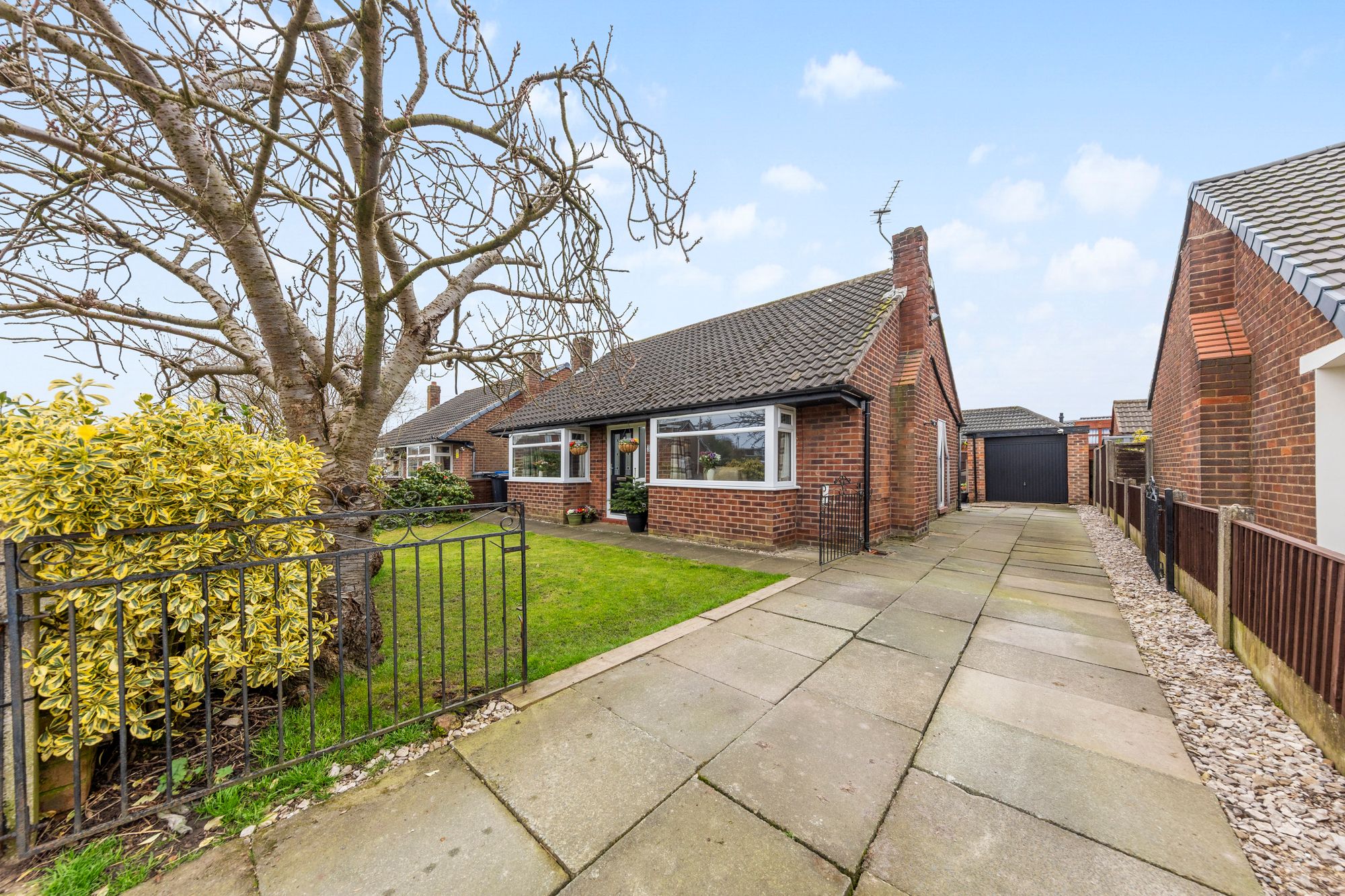 4 bedroom Detached bungalow For Sale