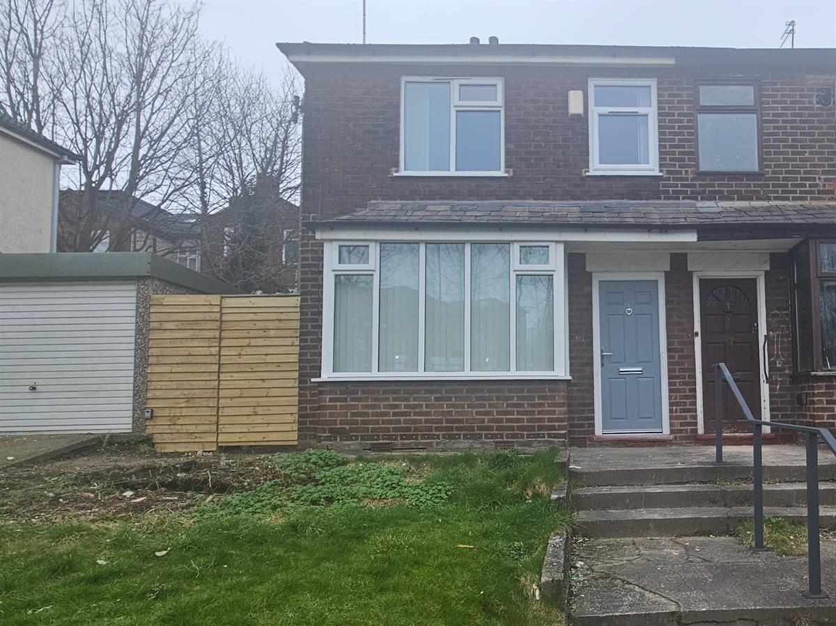 3 bedroom Semi-detached house To Let
