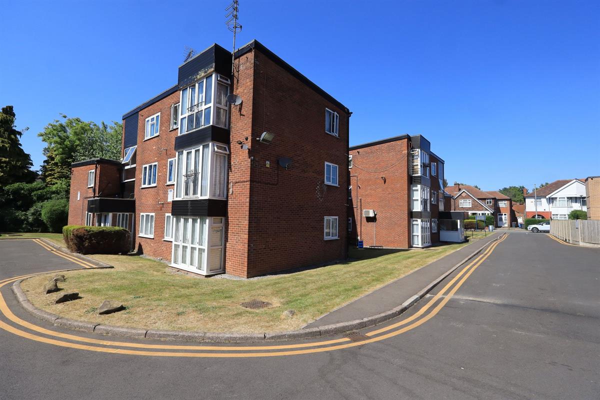 2 bedroom Apartment To Let