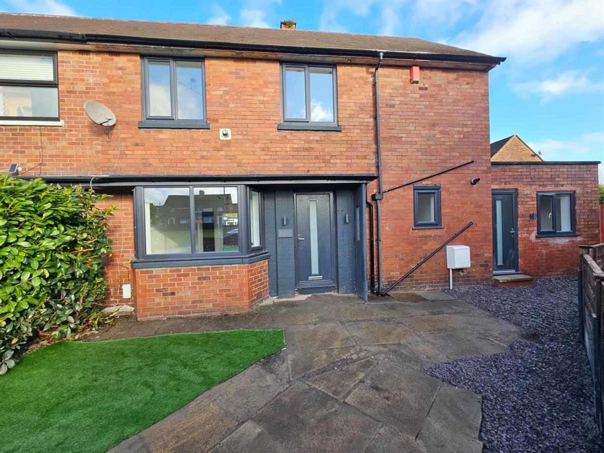 4 bedroom Semi-detached house Let