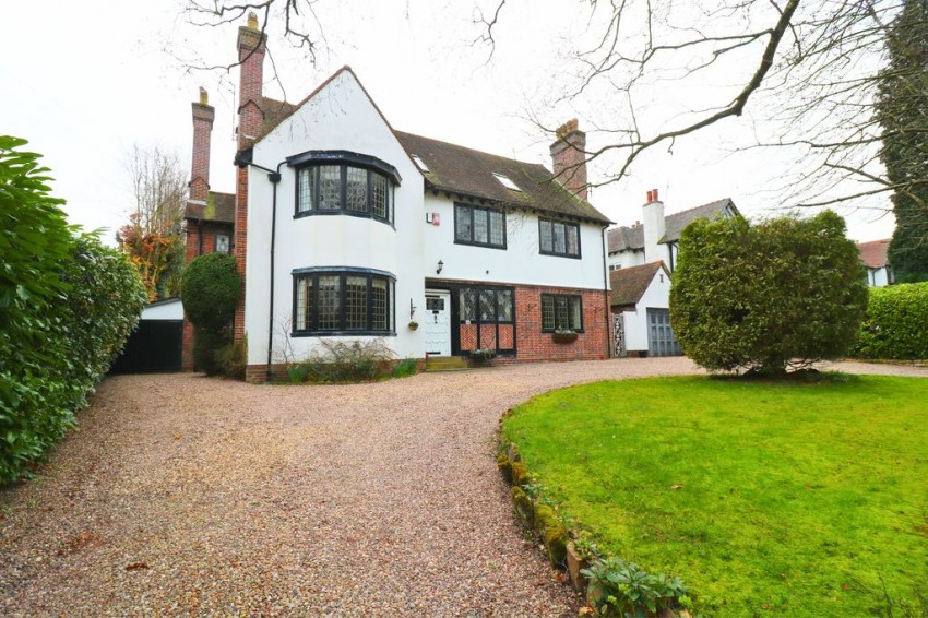 7 bedroom Detached house Under Offer