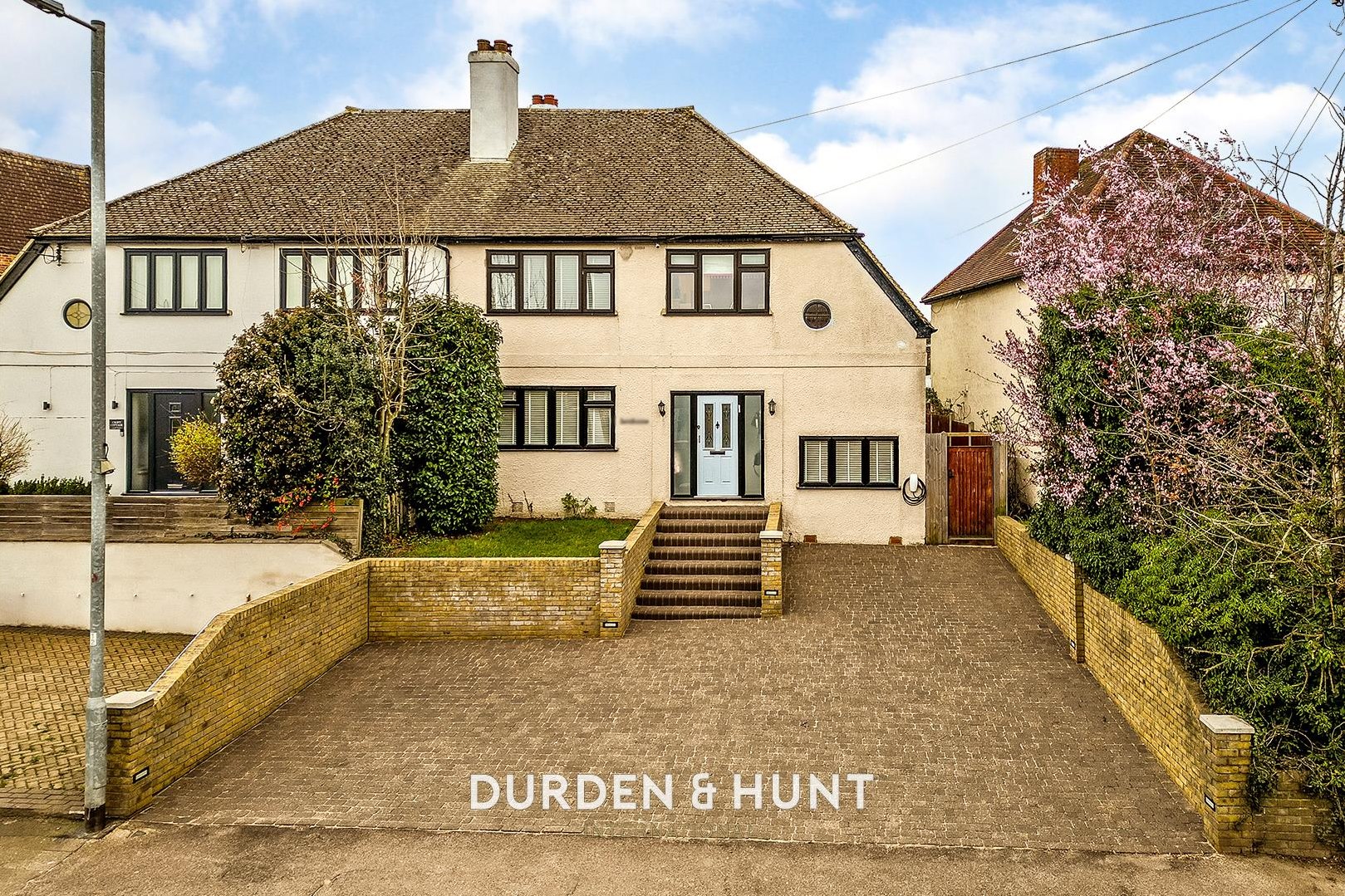 4 bedroom Semi-detached house For Sale
