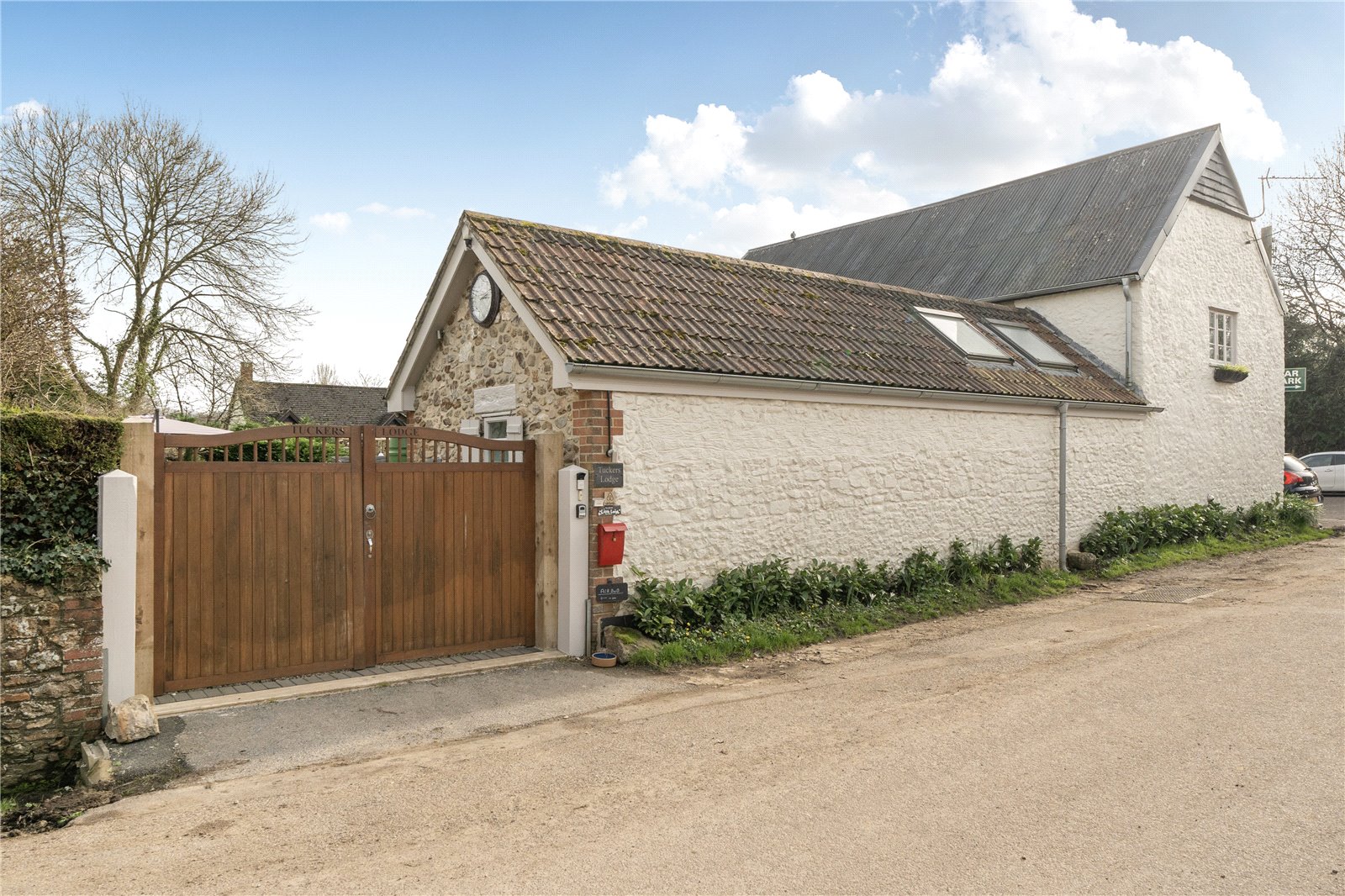 3 bedroom House (unspecified) Under Offer