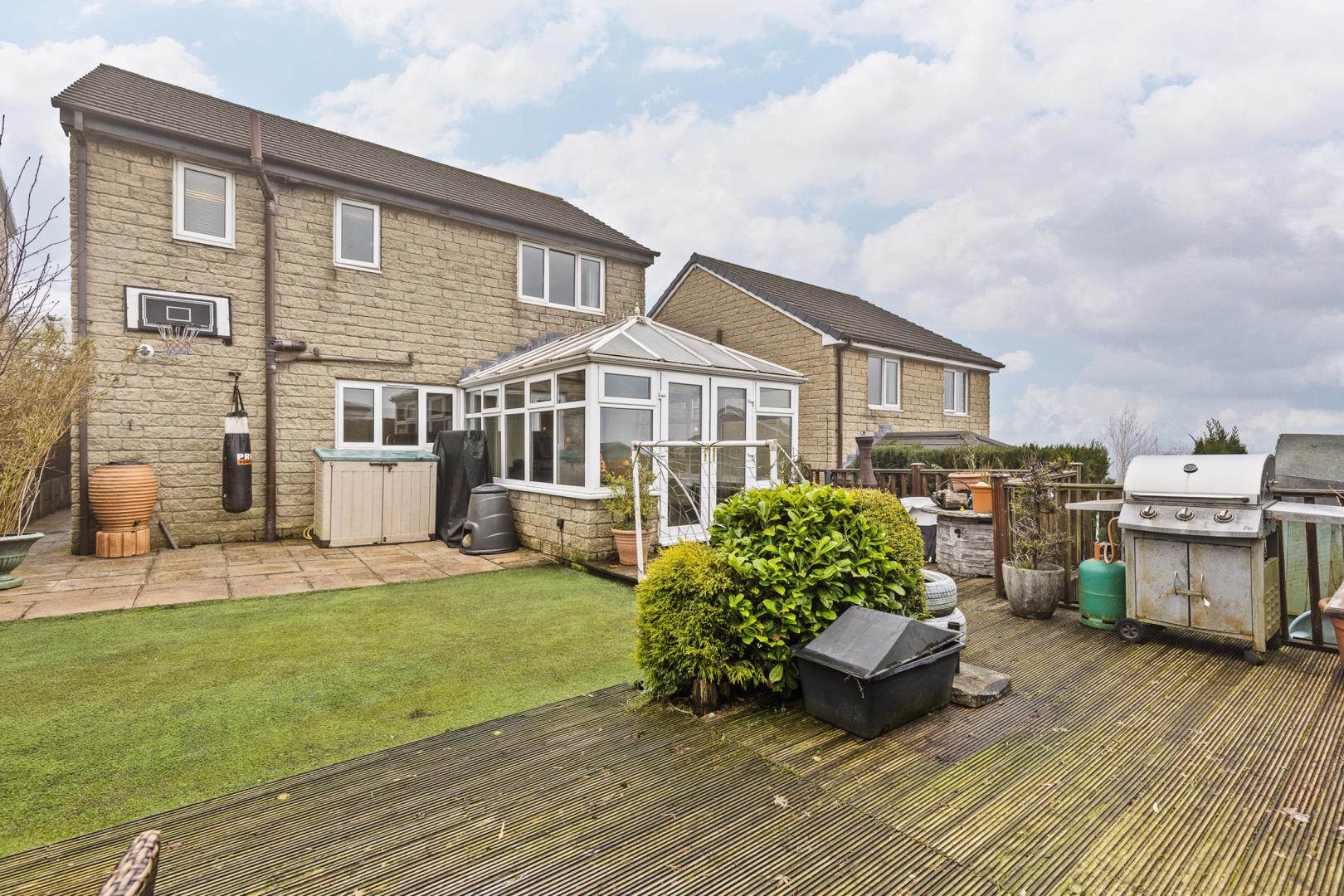 3 bedroom Detached house Under Offer