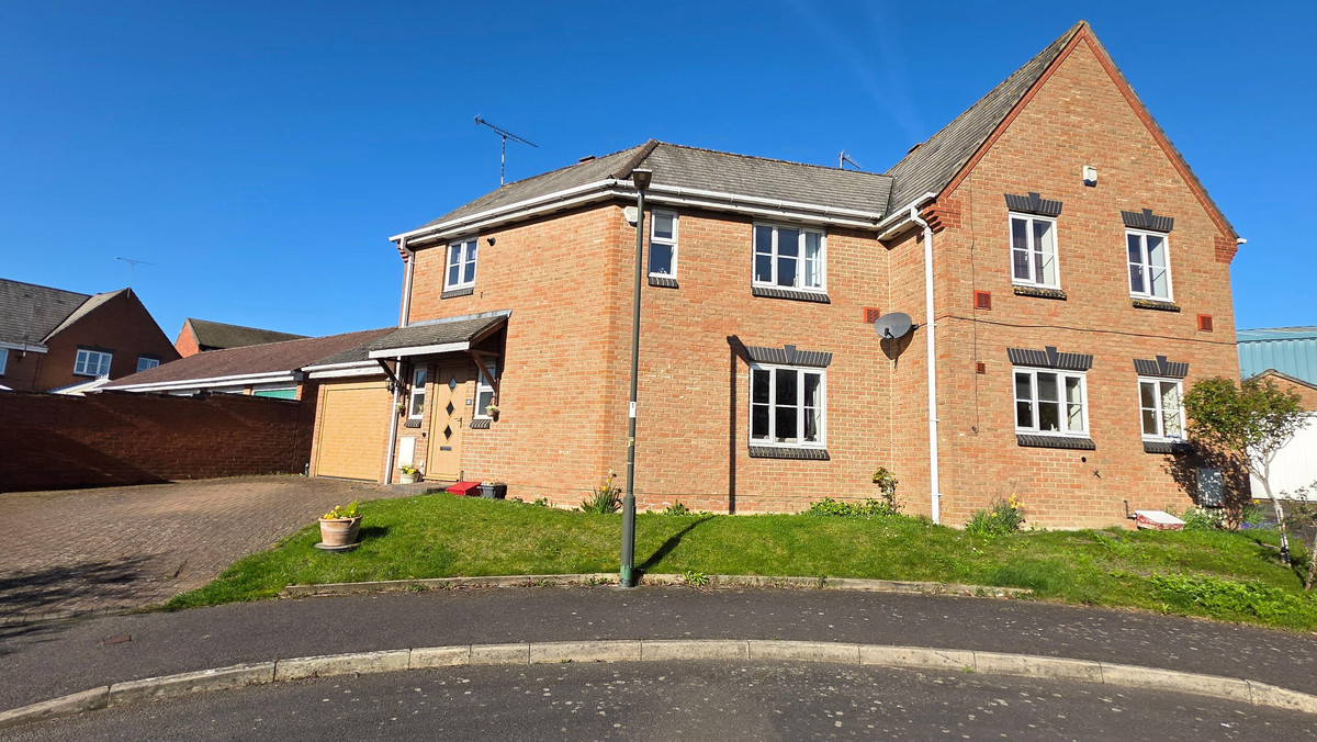 3 bedroom Detached house For Sale