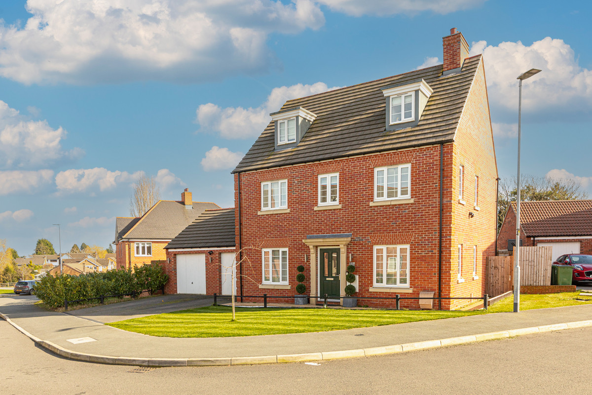 5 bedroom Detached house For Sale