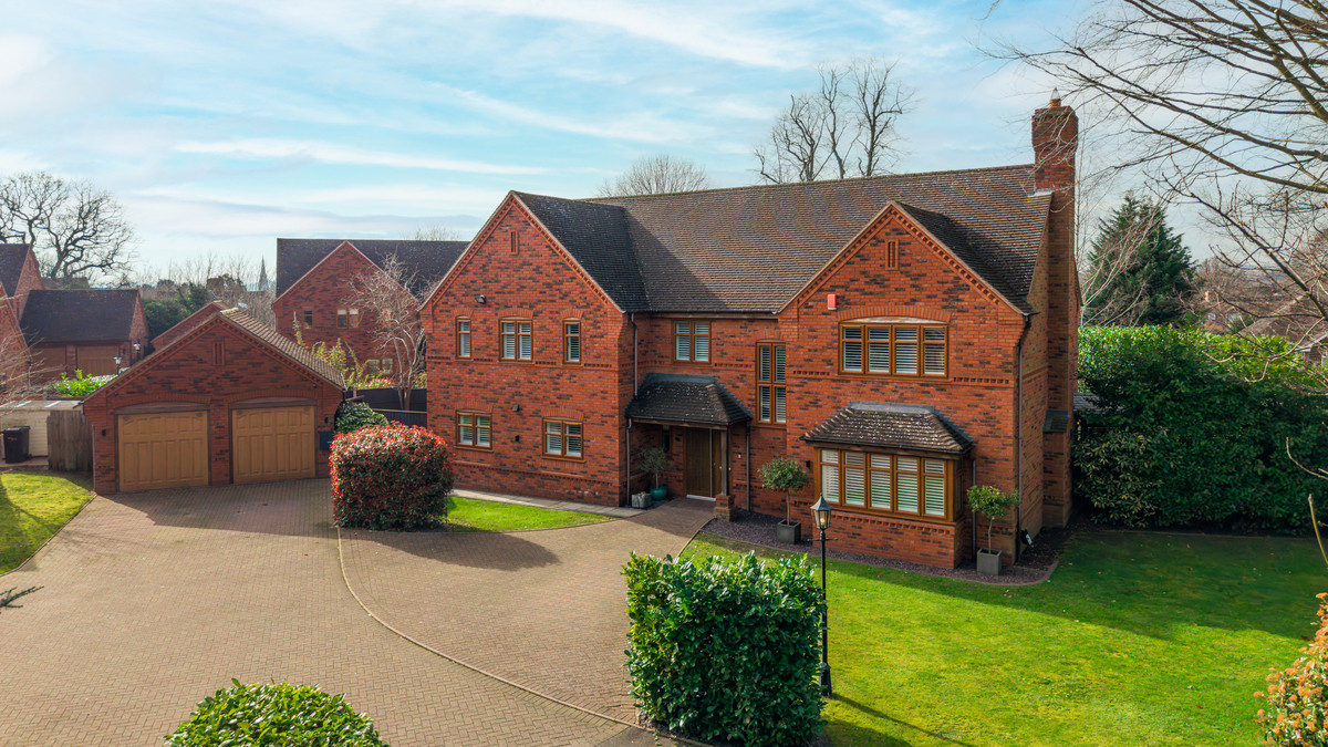 5 bedroom Detached house For Sale