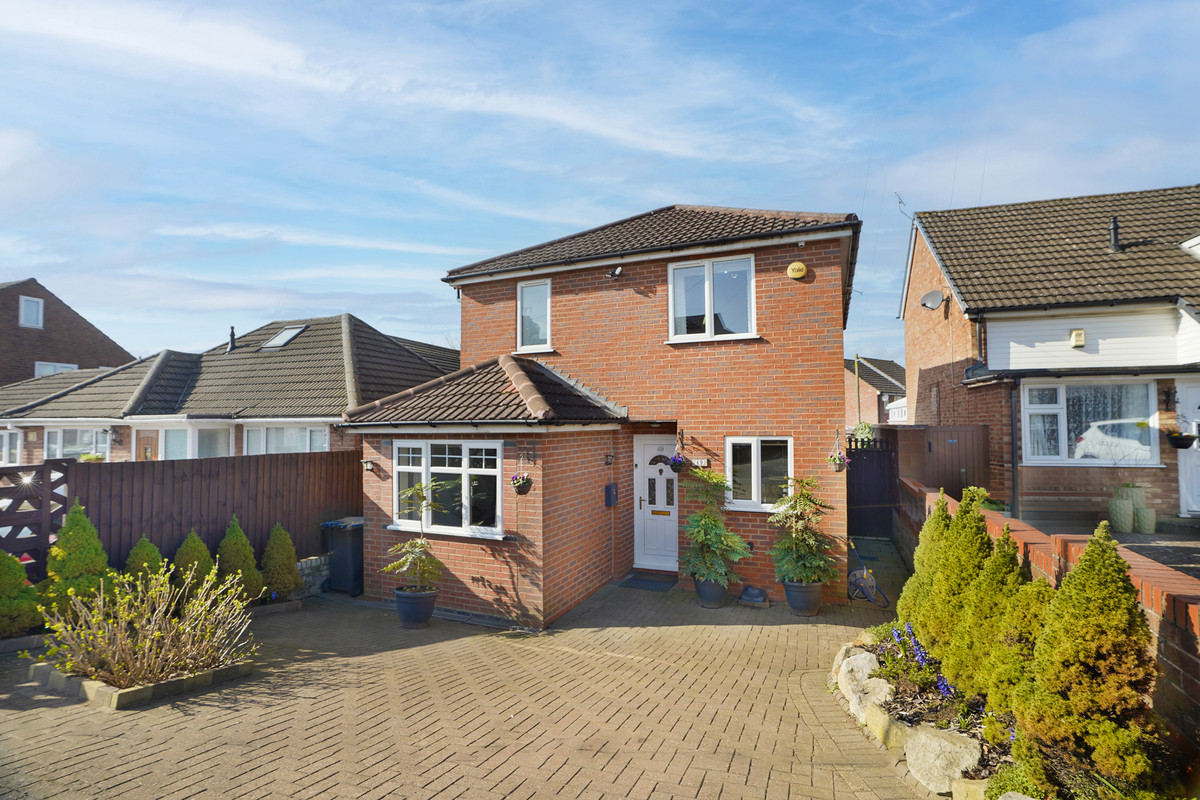 3 bedroom Detached house For Sale