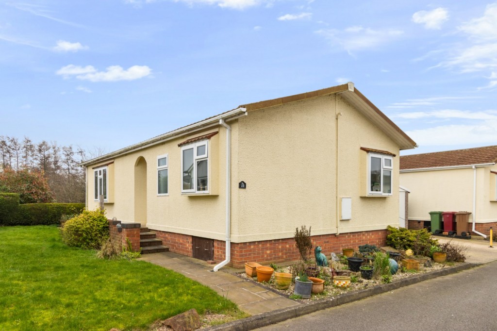 2 bedroom Detached house For Sale