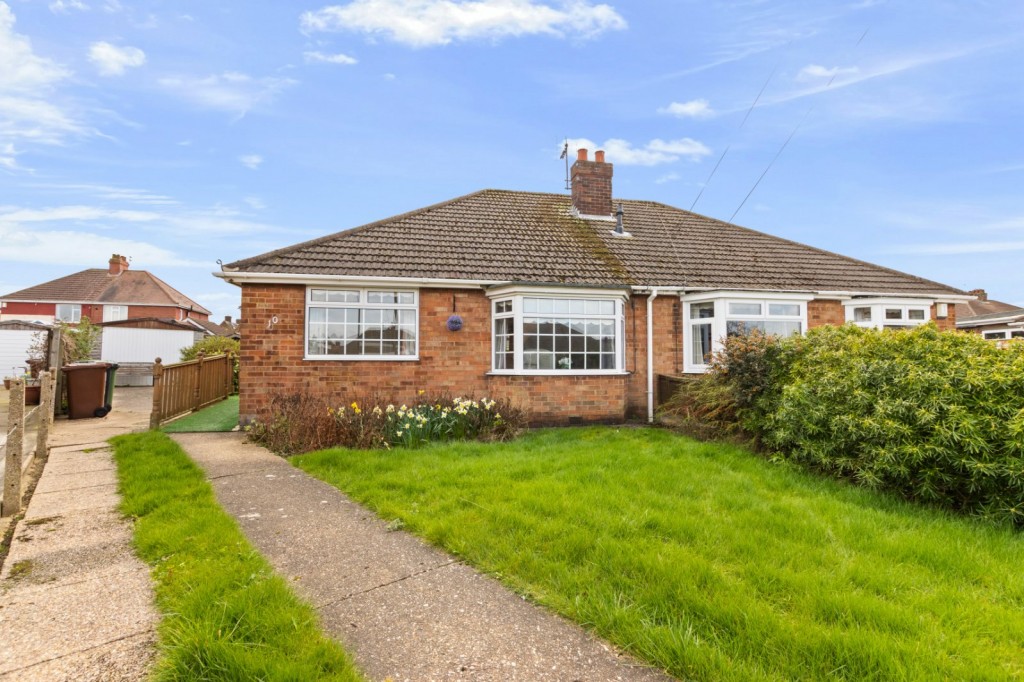 2 bedroom Detached bungalow For Sale