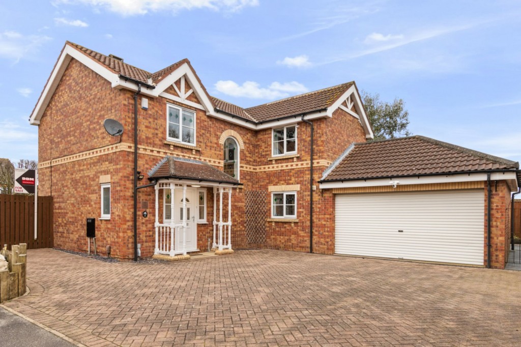 4 bedroom Detached house Under Offer
