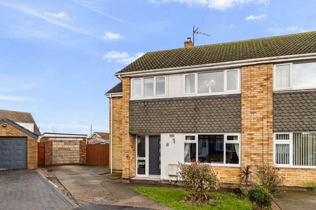 4 bedroom Semi-detached house Under Offer