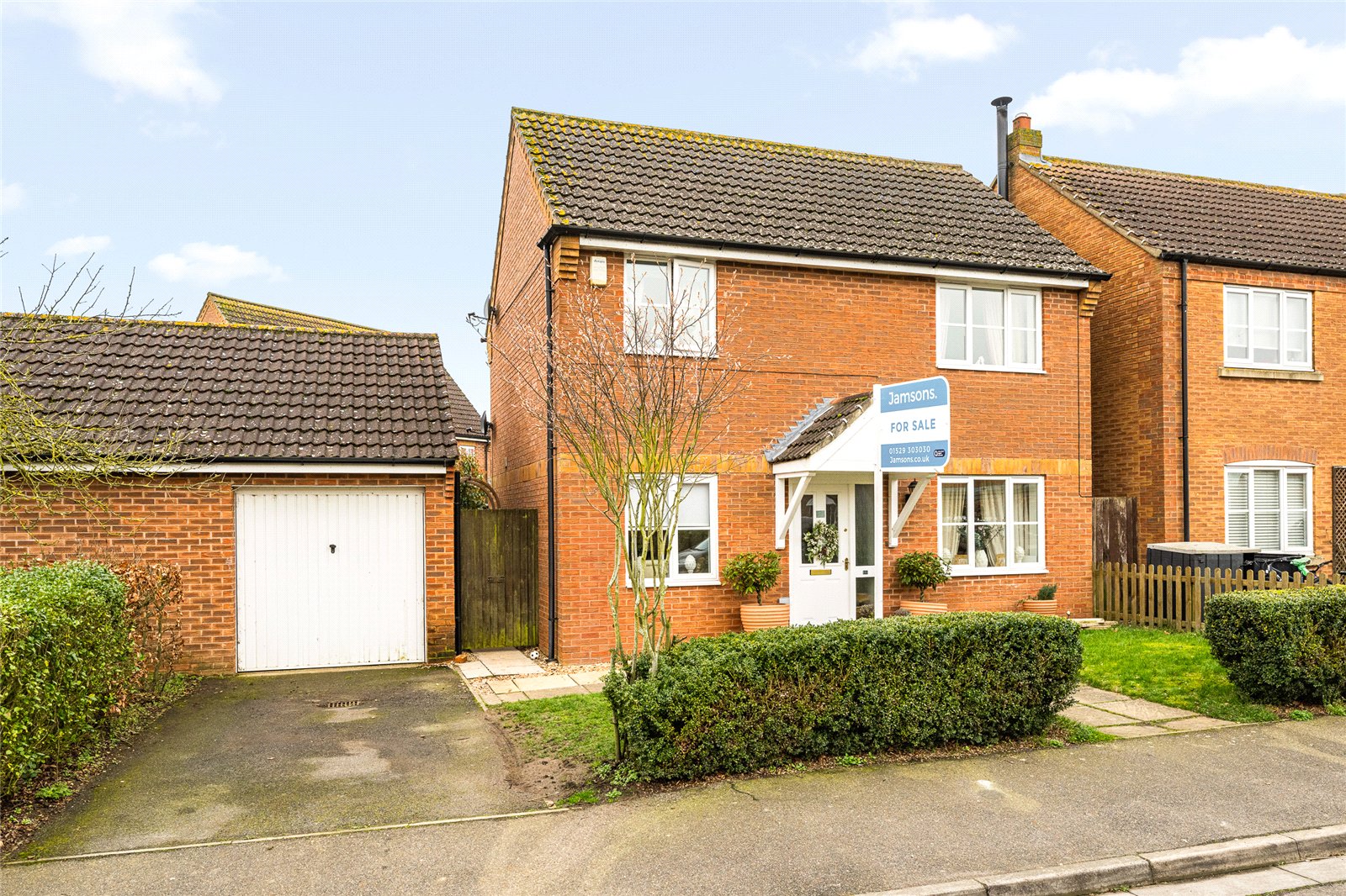 3 bedroom Detached house Under Offer